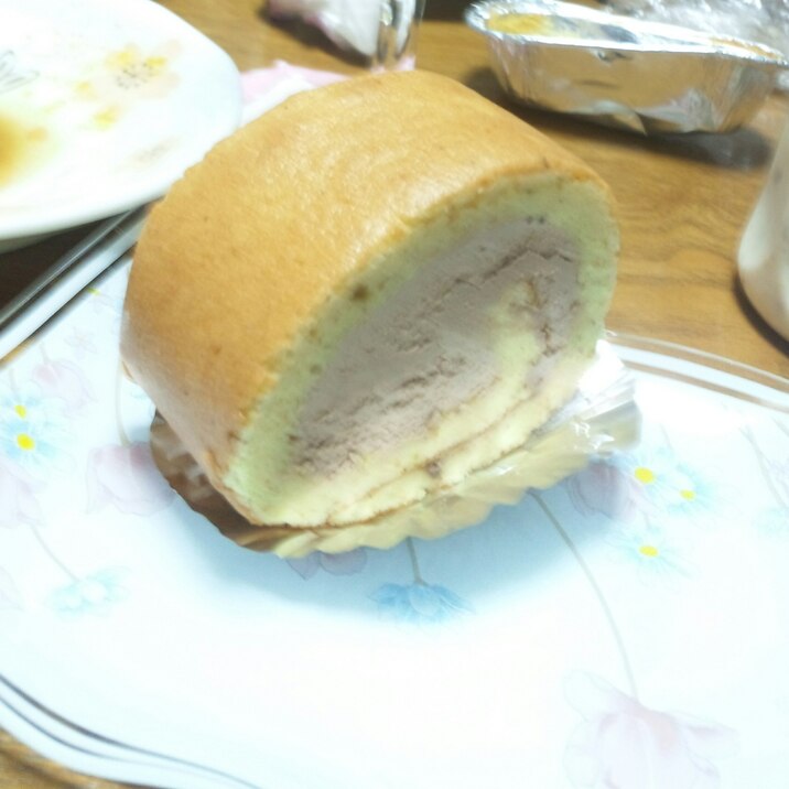 チョコ プラリネクリームのロールケーキ レシピ 作り方 By 純金カステラ 楽天レシピ